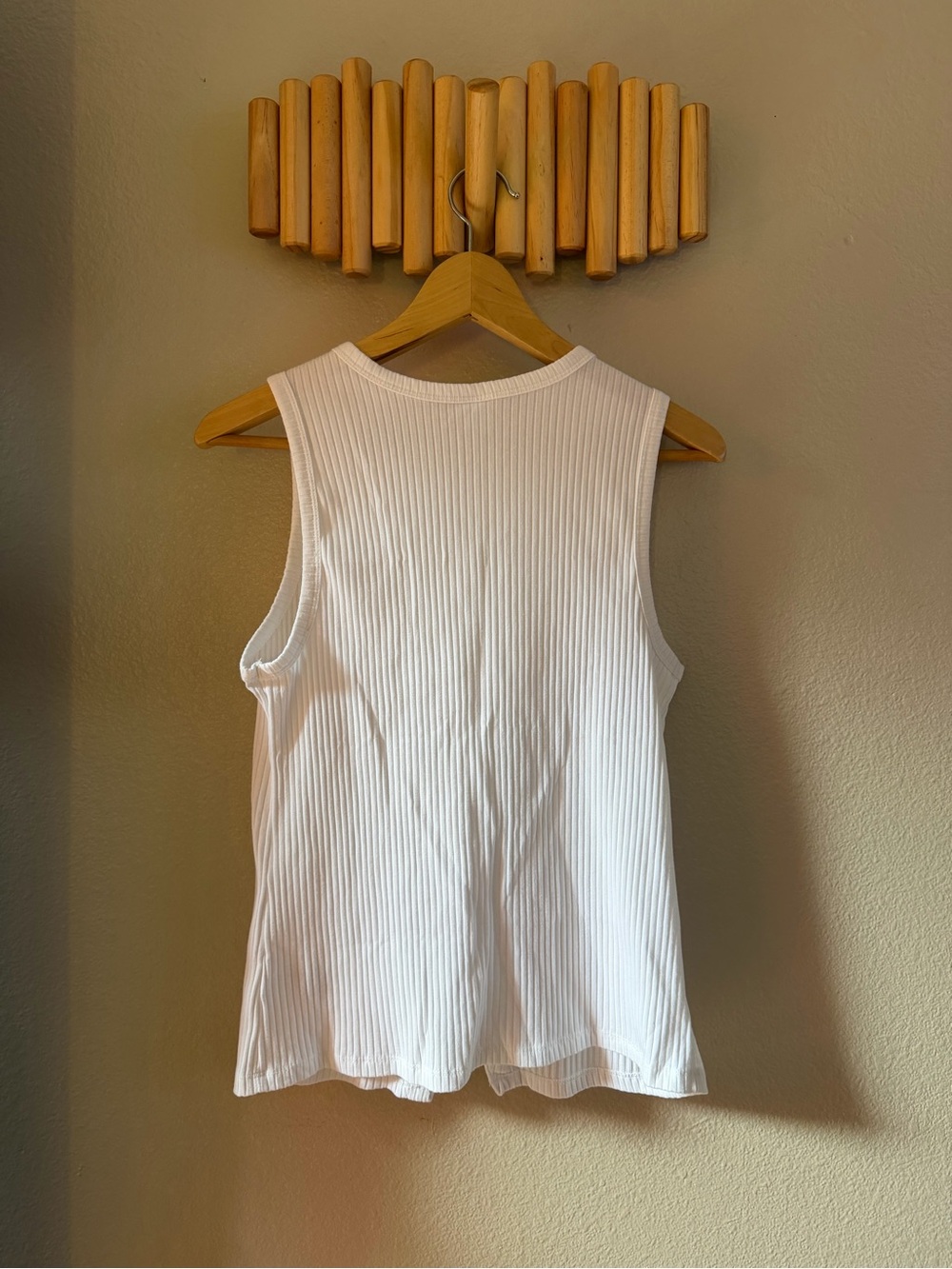 Old Navy White Ribbed Button-Front Tank - Picture 5 of 5